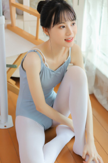 紧身牛仔裤美女高清壁纸
